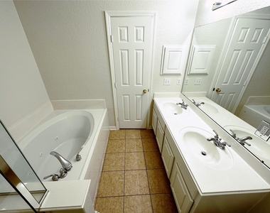 10210 Canyon Rose Lane - Photo Thumbnail 10