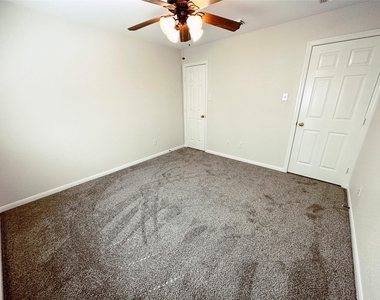 10210 Canyon Rose Lane - Photo Thumbnail 14