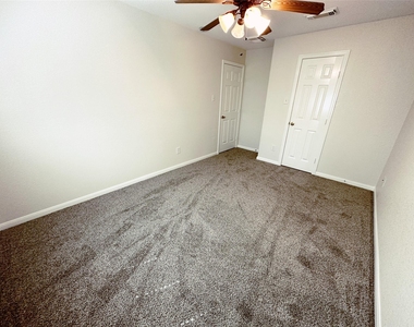 10210 Canyon Rose Lane - Photo Thumbnail 16