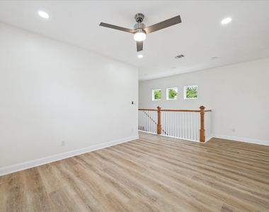 901 E 37th Street - Photo Thumbnail 11