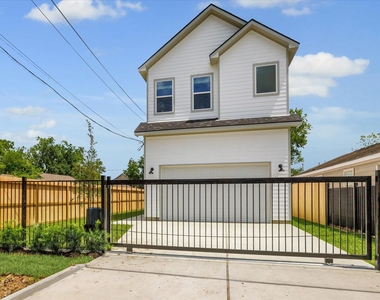 901 E 37th Street - Photo Thumbnail 1