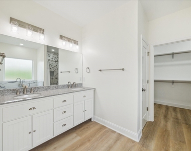901 E 37th Street - Photo Thumbnail 8