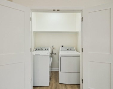 901 E 37th Street - Photo Thumbnail 17