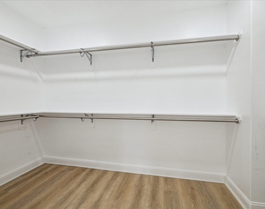 901 E 37th Street - Photo Thumbnail 10