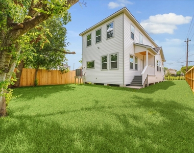 901 E 37th Street - Photo Thumbnail 18