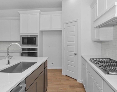 303 Eileen Drive - Photo Thumbnail 2
