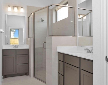 303 Eileen Drive - Photo Thumbnail 4