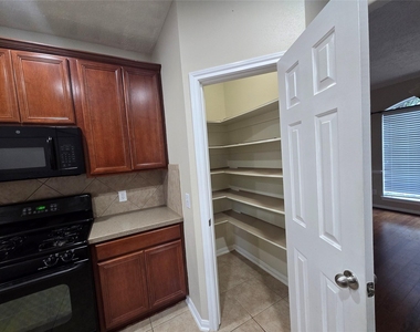 12331 Natchez Park Lane - Photo Thumbnail 7