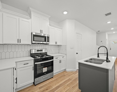 1512 W Blum Street - Photo Thumbnail 14