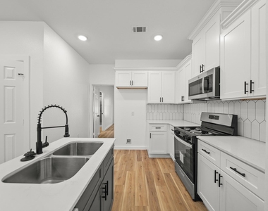 1512 W Blum Street - Photo Thumbnail 13