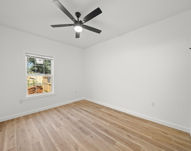 1512 W Blum Street - Photo Thumbnail 19