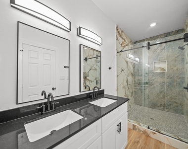 1512 W Blum Street - Photo Thumbnail 22