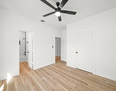 1512 W Blum Street - Photo Thumbnail 27