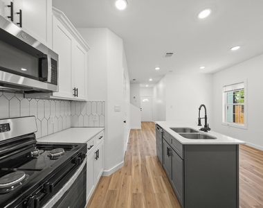 1512 W Blum Street - Photo Thumbnail 15
