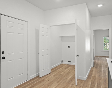 1512 W Blum Street - Photo Thumbnail 18