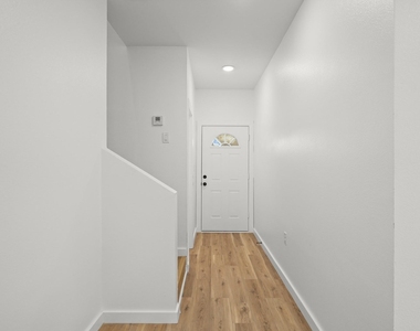 1512 W Blum Street - Photo Thumbnail 6