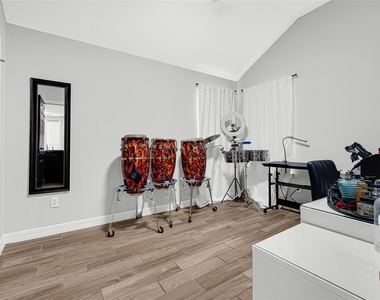 174 Horn Court - Photo Thumbnail 18