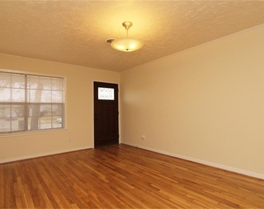8526 Friendship Road - Photo Thumbnail 3