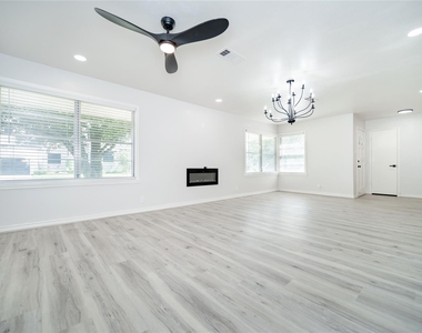 5027 Darnell Street - Photo Thumbnail 2