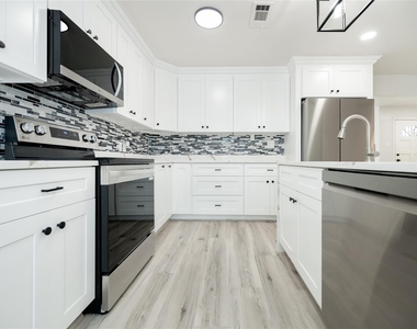 5027 Darnell Street - Photo Thumbnail 7