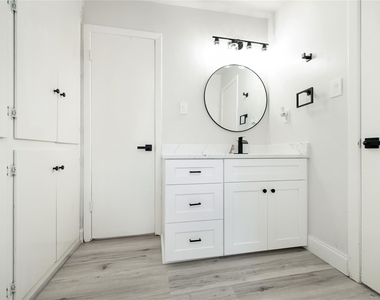 5027 Darnell Street - Photo Thumbnail 9