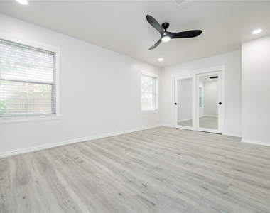 5027 Darnell Street - Photo Thumbnail 8