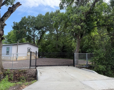 5622 Killough Street - Photo Thumbnail 2