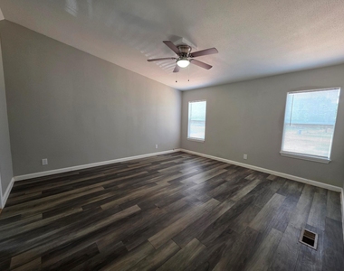 12121 Old County Road - Photo Thumbnail 10