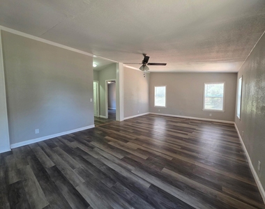 12121 Old County Road - Photo Thumbnail 8