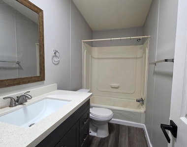 12121 Old County Road - Photo Thumbnail 14