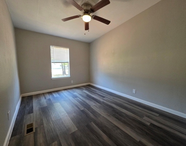 12121 Old County Road - Photo Thumbnail 15