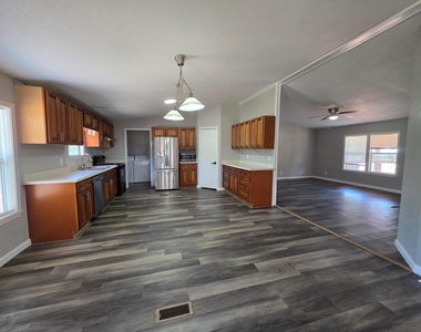 12121 Old County Road - Photo Thumbnail 5