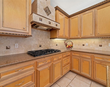 13311 Duke Of York Lane - Photo Thumbnail 10