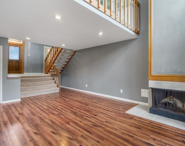 16212 Seahorse Drive - Photo Thumbnail 4