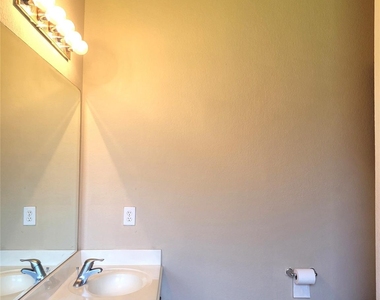 6042 Starbrook Creek Drive - Photo Thumbnail 14
