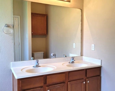 6042 Starbrook Creek Drive - Photo Thumbnail 12