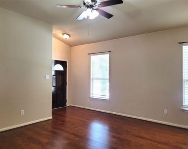 6042 Starbrook Creek Drive - Photo Thumbnail 4