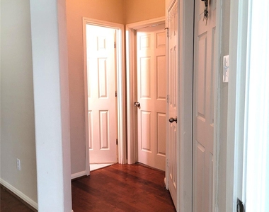 6042 Starbrook Creek Drive - Photo Thumbnail 16