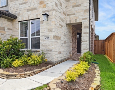 2418 Russet Forest Drive - Photo Thumbnail 3