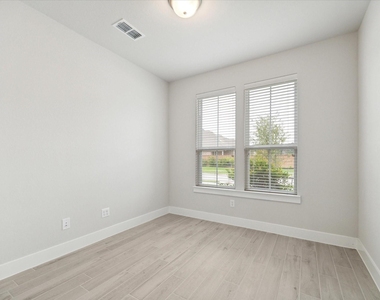 2418 Russet Forest Drive - Photo Thumbnail 30