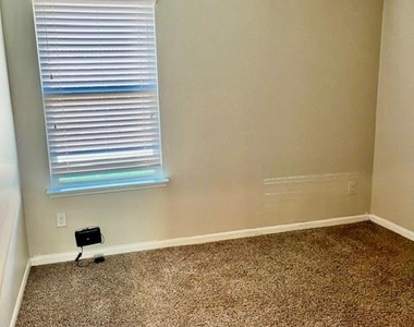 29223 Dunns Creek Ct - Photo Thumbnail 3