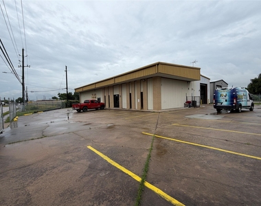 6040 Gessner Road - Photo Thumbnail 3