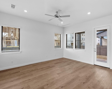 3311 Loam Lane - Photo Thumbnail 6