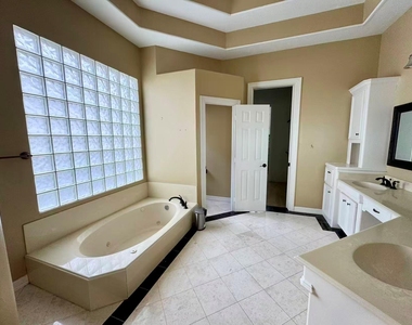 15106 Green Tavern Court - Photo Thumbnail 13