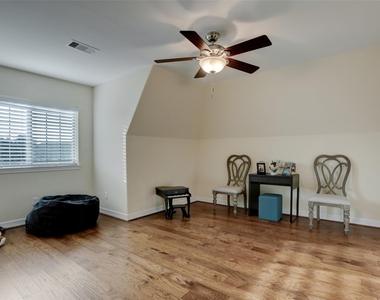 327 Twin Timbers Lane - Photo Thumbnail 24