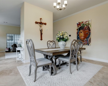 327 Twin Timbers Lane - Photo Thumbnail 12