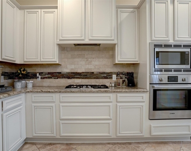 327 Twin Timbers Lane - Photo Thumbnail 14