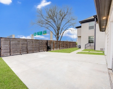 2202 Wentworth Street - Photo Thumbnail 35
