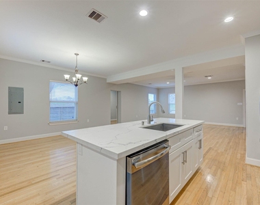 2202 Wentworth Street - Photo Thumbnail 11