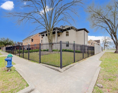 2202 Wentworth Street - Photo Thumbnail 39